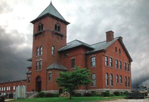 The courthouse building in downtown Fredericktown, Missouri